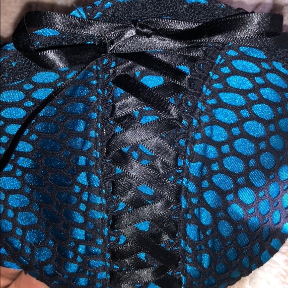 Beach Bunny Padded Bikini Top - Picture 7 of 8